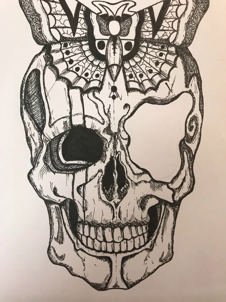 Disegno in bianco e nero di teschio con farfalla